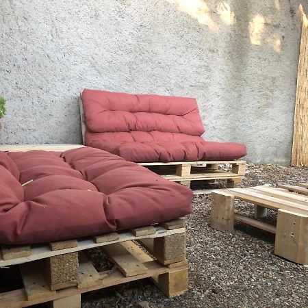 Maisonnette Independante Avec Jardin/Patio Nîmes Buitenkant foto