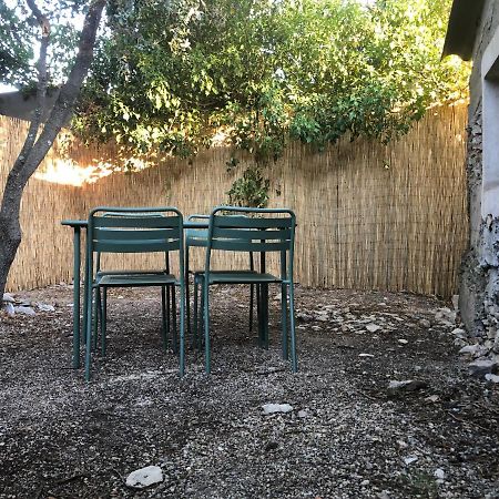 Maisonnette Independante Avec Jardin/Patio Nîmes Buitenkant foto